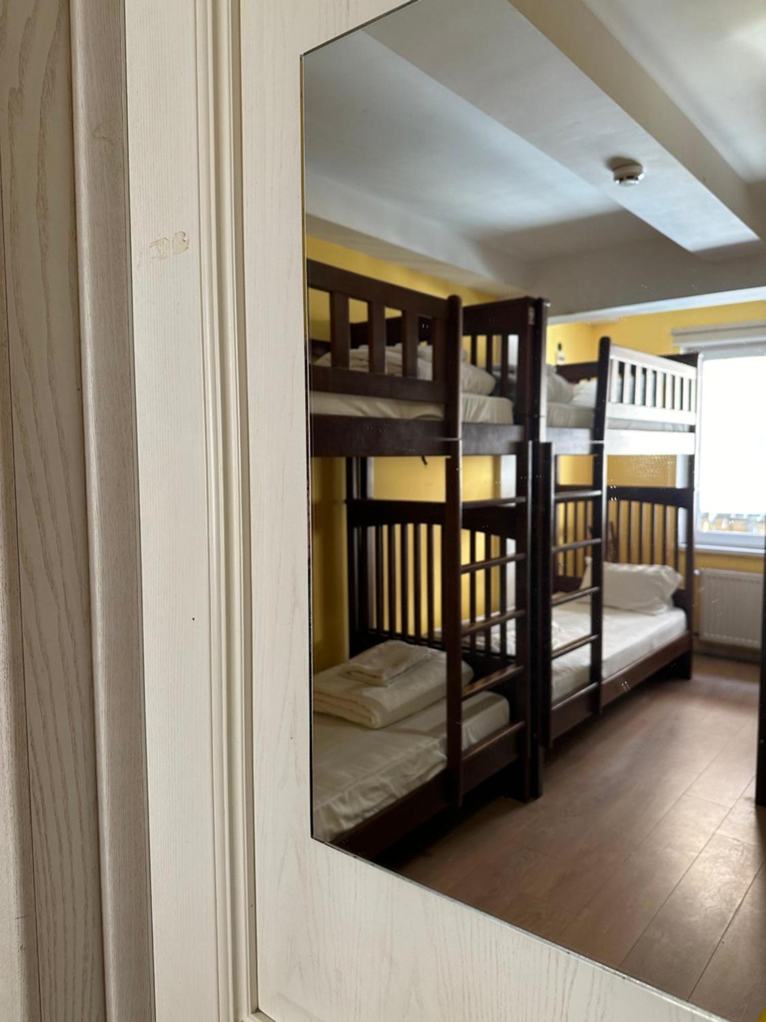 Gar'Is Hostel Львов Экстерьер фото