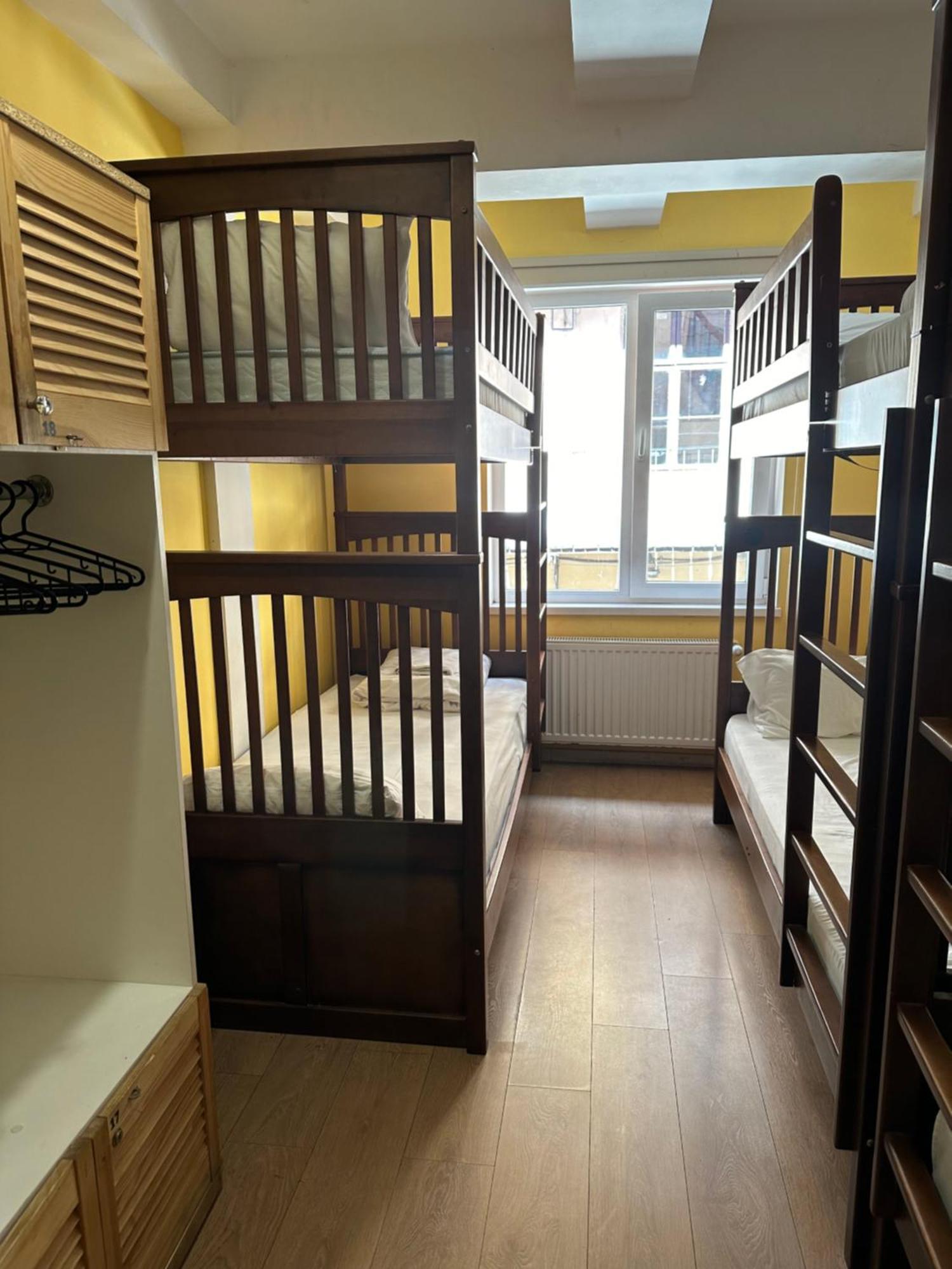 Gar'Is Hostel Львов Экстерьер фото