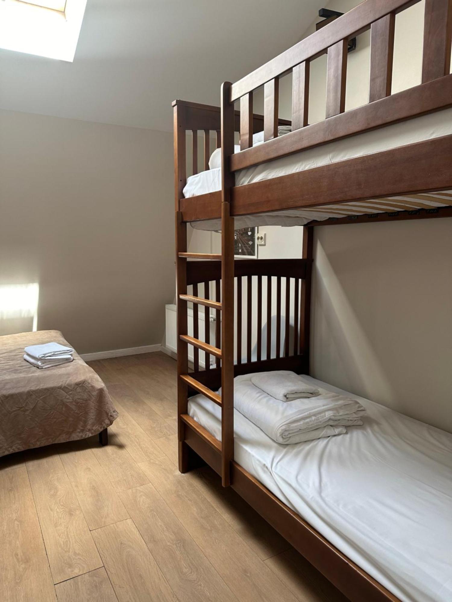 Gar'Is Hostel Львов Экстерьер фото