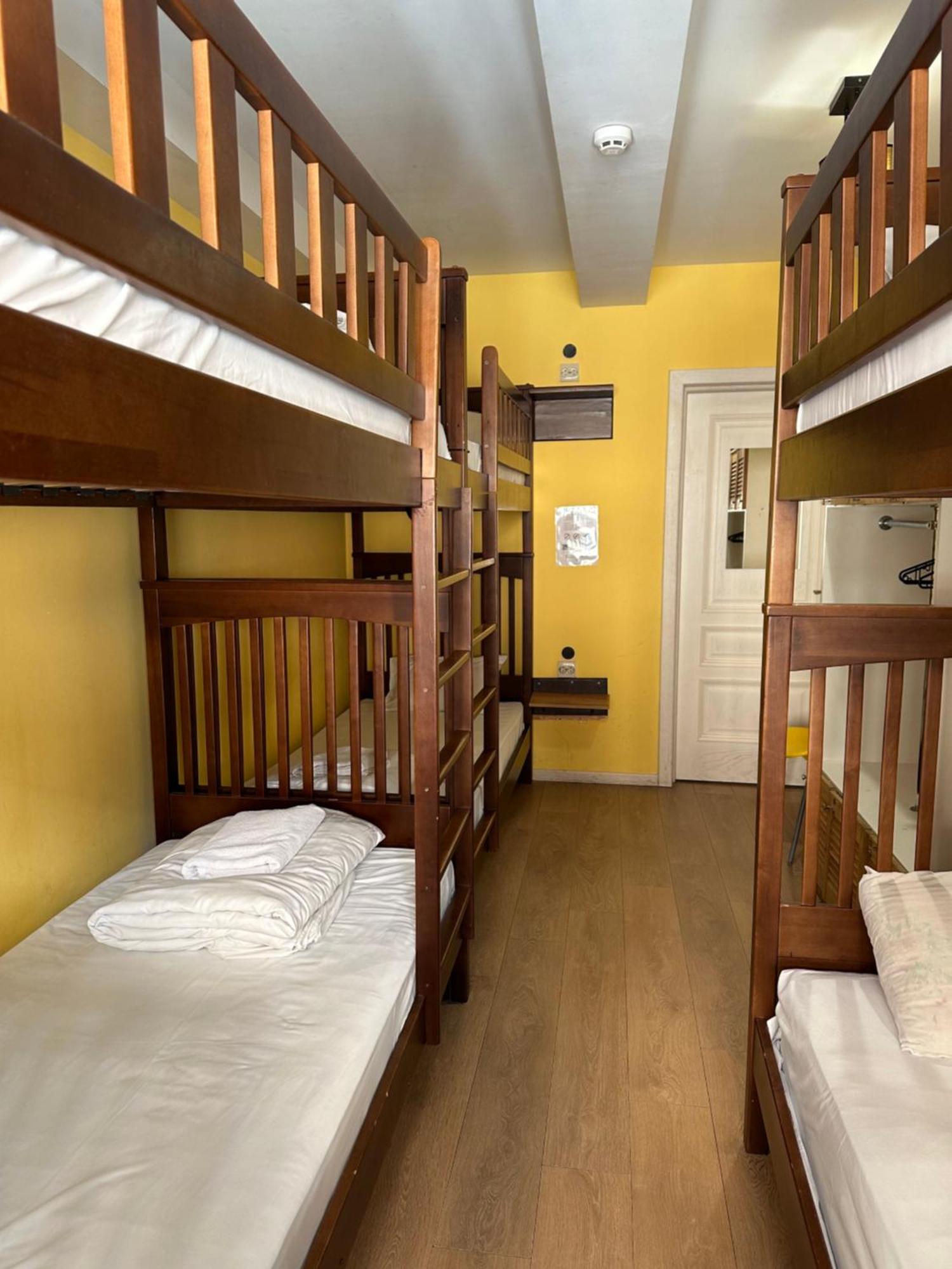 Gar'Is Hostel Львов Экстерьер фото