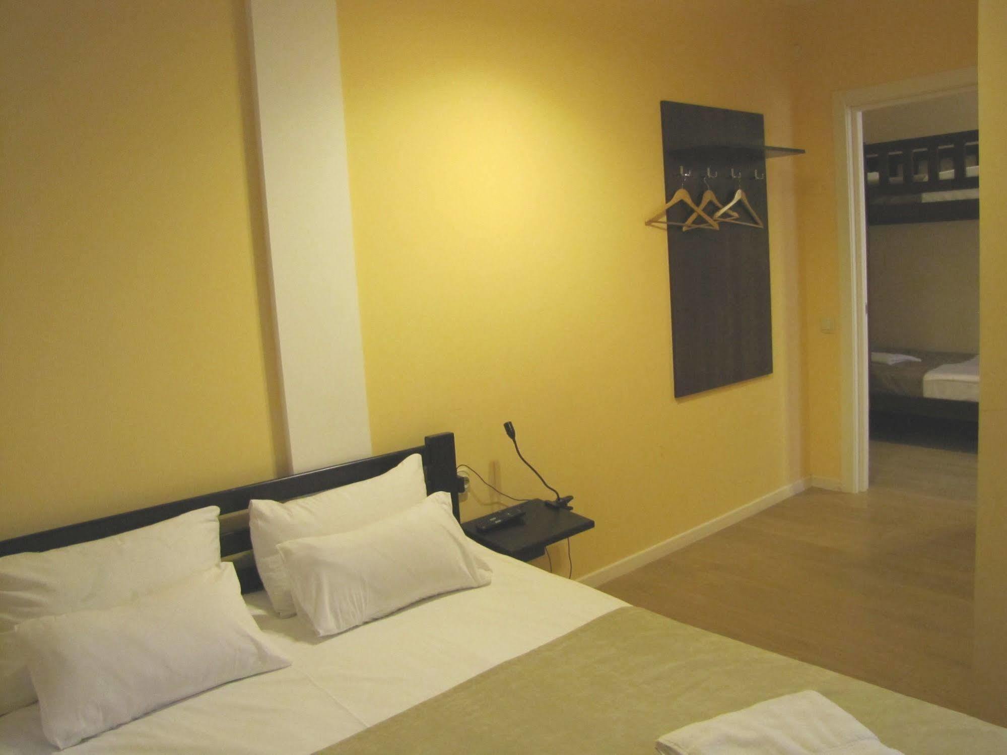 Gar'Is Hostel Львов Экстерьер фото